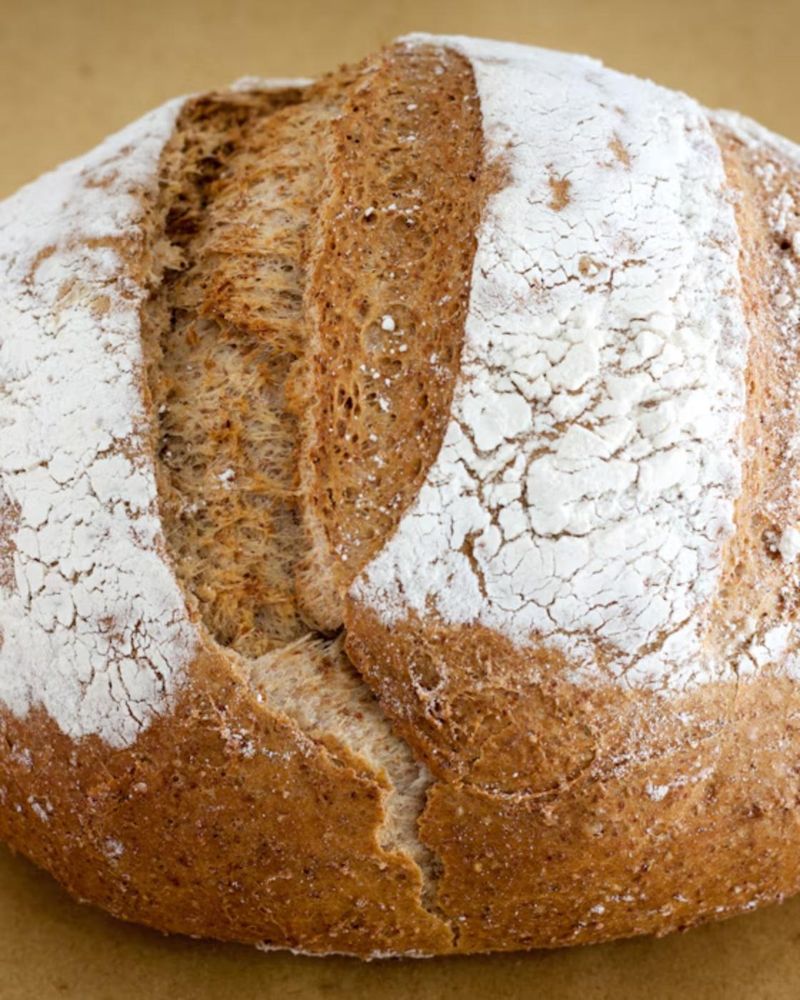 Pâine rotundă cu coajă crestată